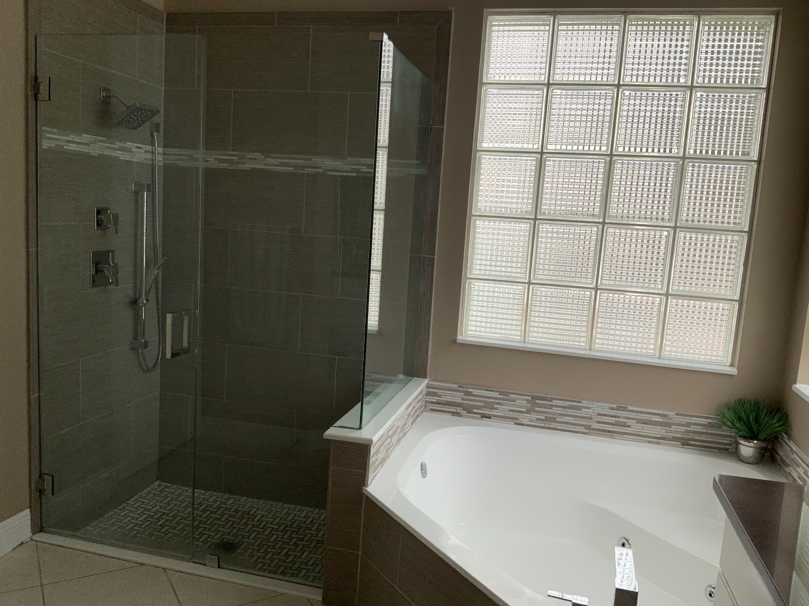 Master Bath Shower & Spa Tub
